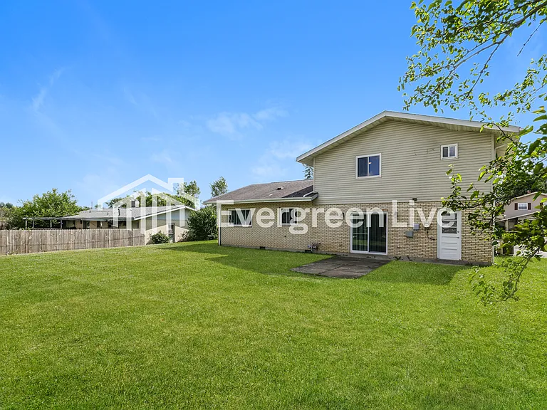 320 Blairwood Dr — Photo 15