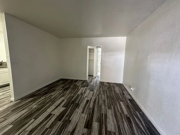 2105 Sunrise Ave — Photo 9