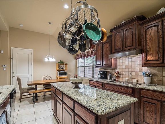 4th image of 2760 Enclave Dr