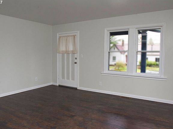 4th image of 2800 E 16th St