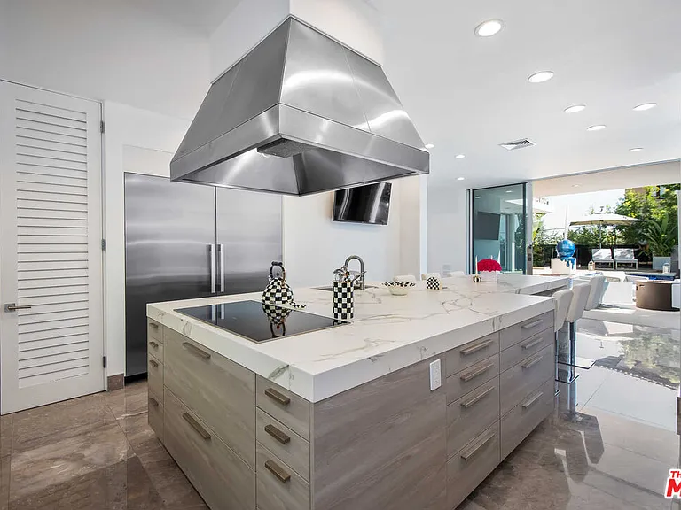 1250 Angelo Dr — Photo 11