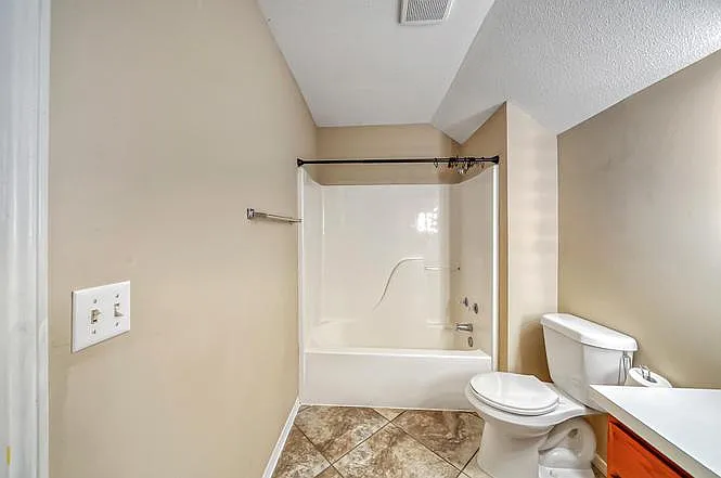 301 Ashley Dr — Photo 24