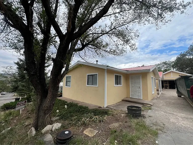 305 Downs Dr — Photo 4