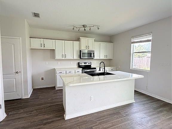 4th image of 45170 DUTTON WAY