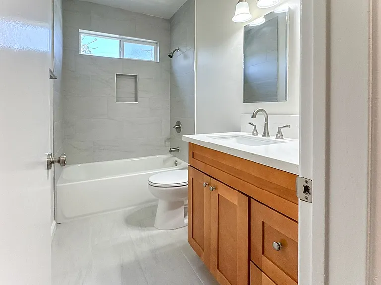 1644 Electric Ave #3 — Photo 2