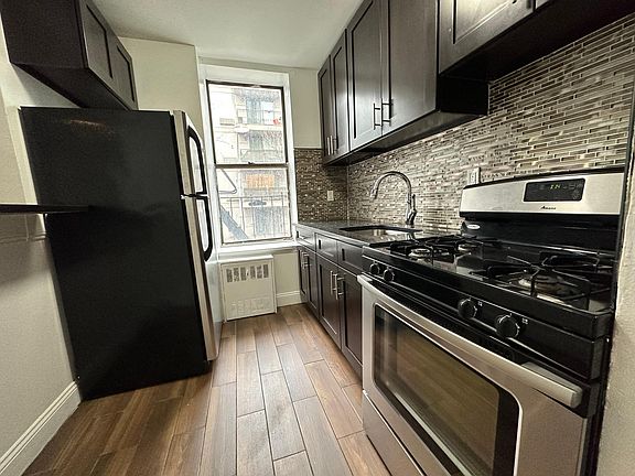3rd image of 922 Bronx Park S #2C-1