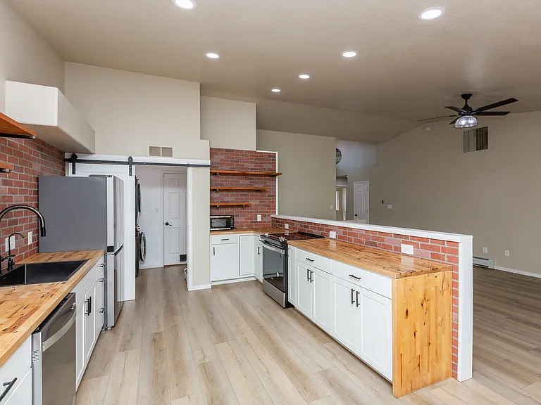528 Park Ridge Ct — Photo 13