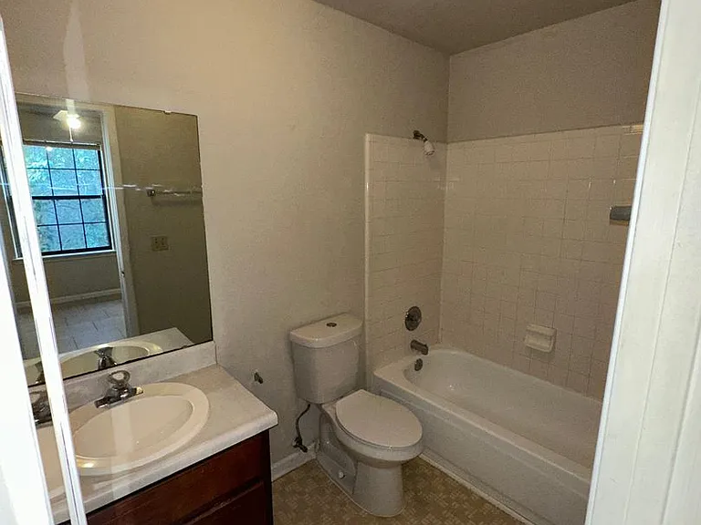 2320 Sylvan Ct — Photo 11