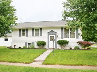 1502 Bonnie Ave, Dixon, IL 61021