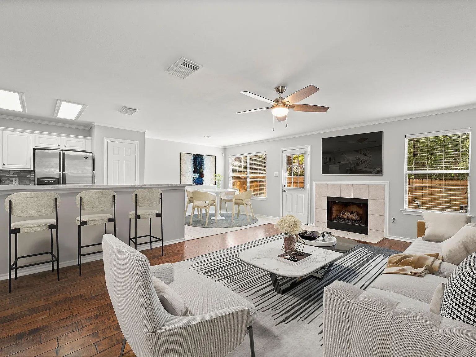 3 bed, 2.5 bath, 1560 sqft, $2,200 — Photo 1