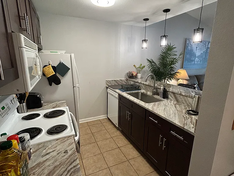 2738 W Tharpe St #402 — Photo 7