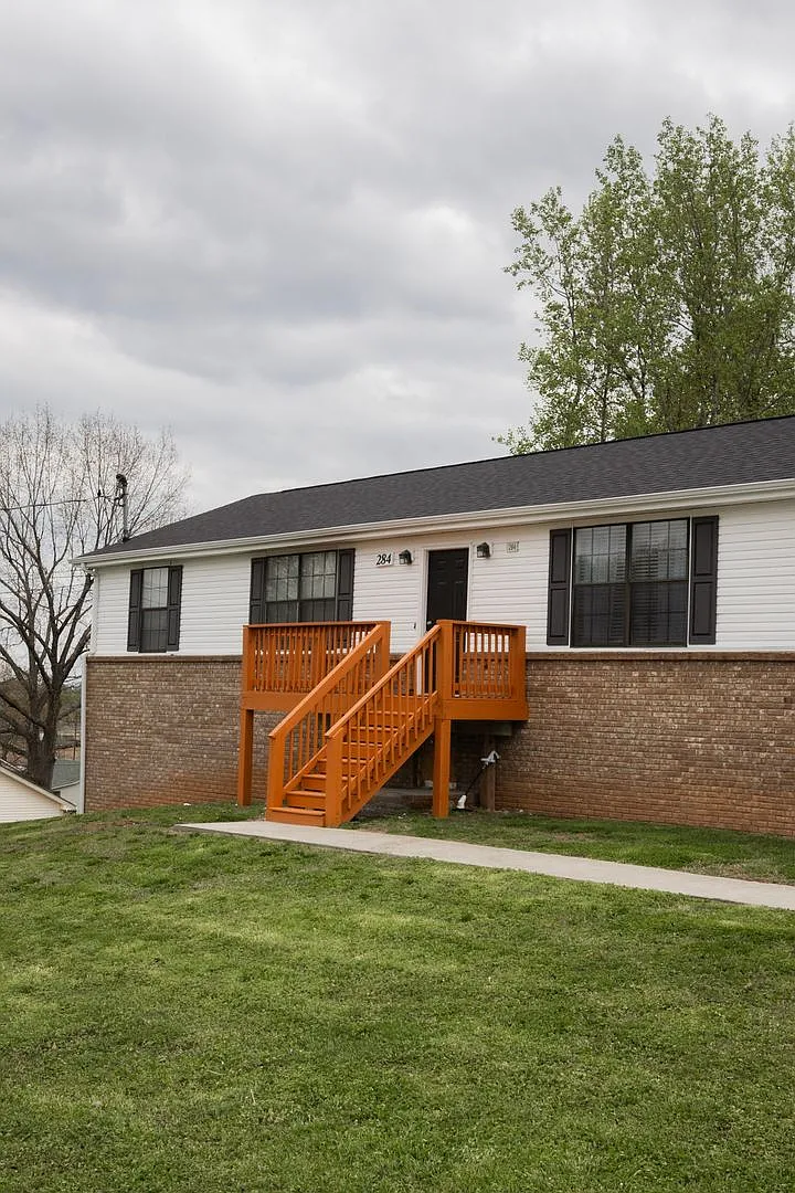 284 Rue Le Mans Drive — Photo 2