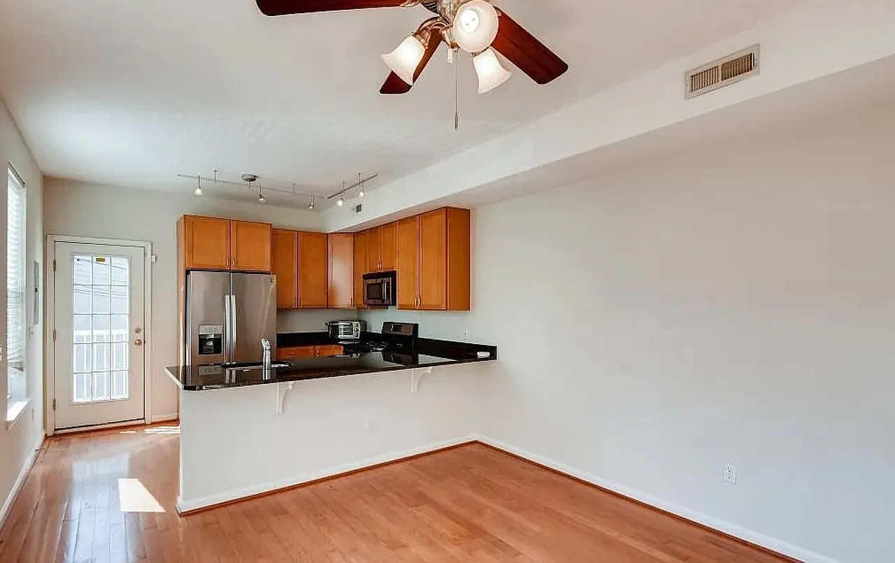 2 bed, $2,350 — Photo 4