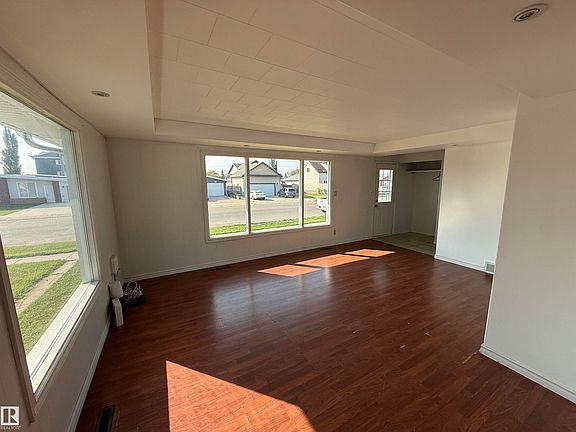 4th image of 4810 48th Ave