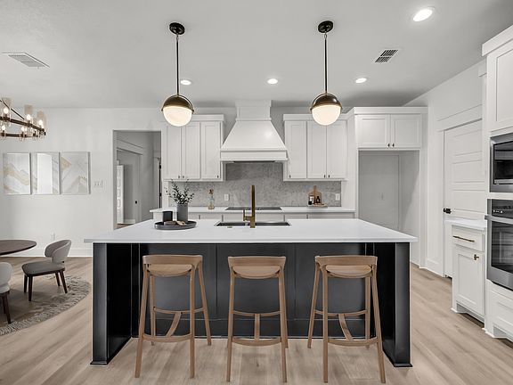 2nd image of 225 Jefferson Way