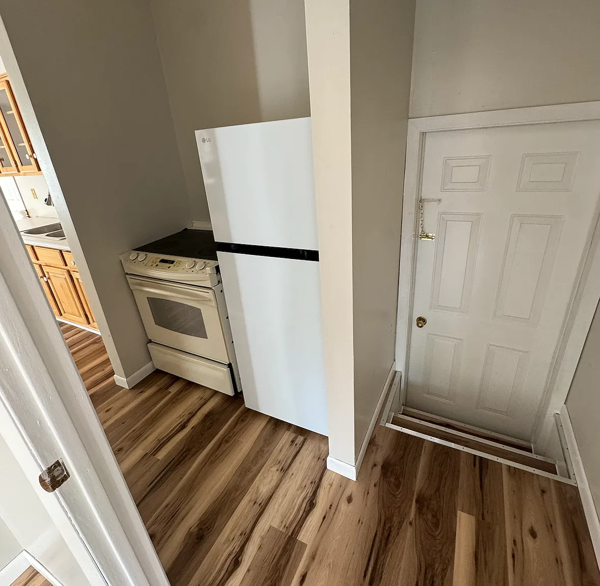 1 bed, 1.5 bath, 850 sqft, $1,300 — Photo 3