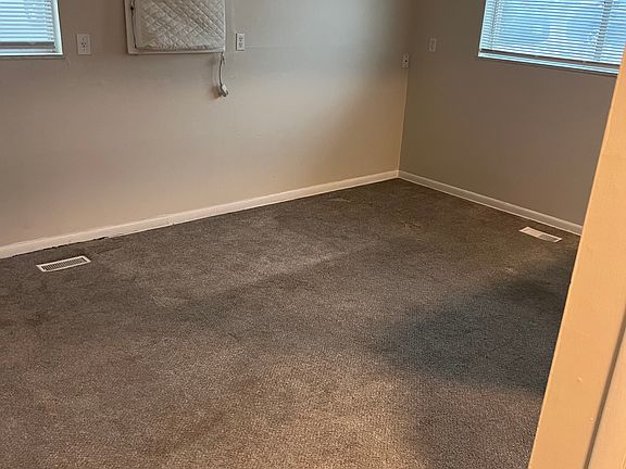 2nd image of 910 W Lake Ave APT 4