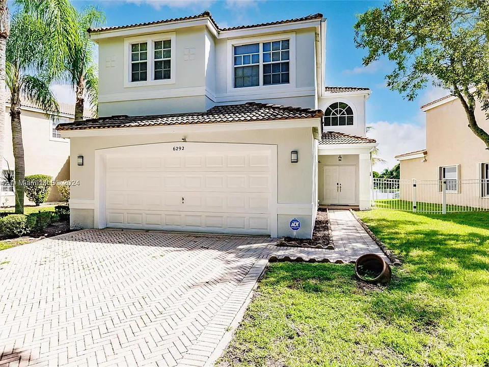 6292 NW 40th Ave