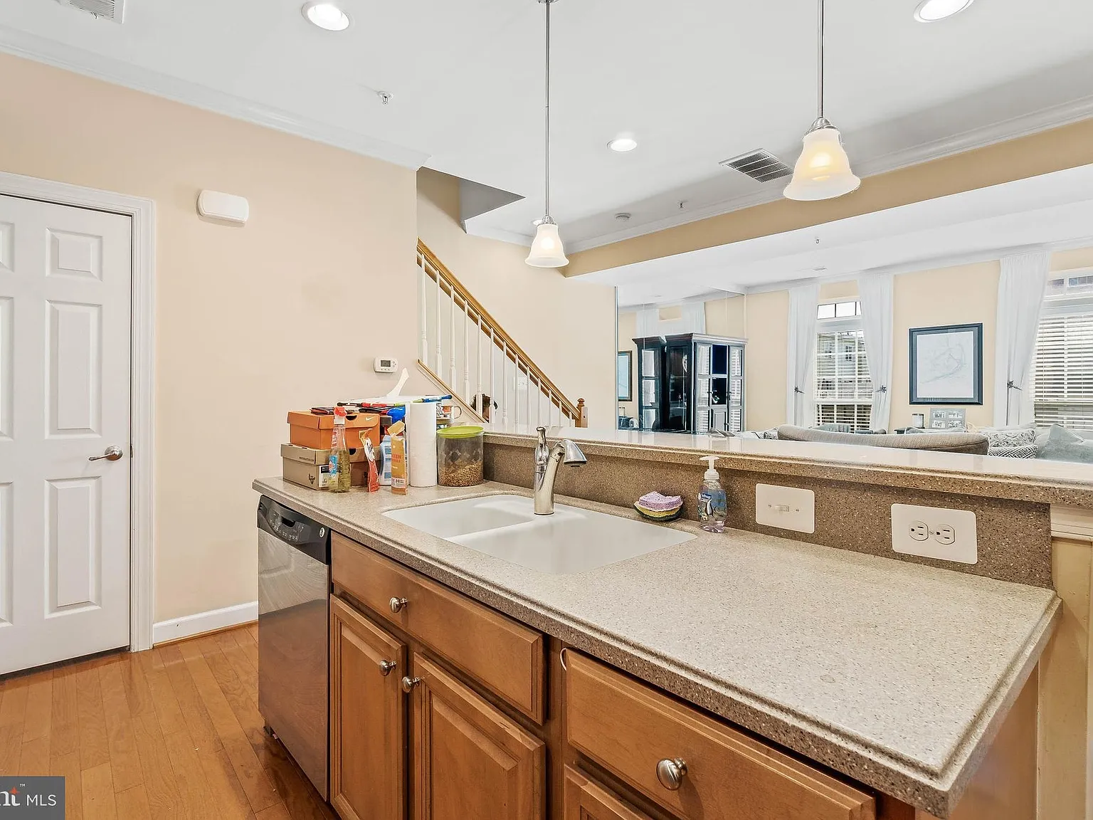 3 bed, 2.5 bath, 1500 sqft, $3,000 — Photo 3