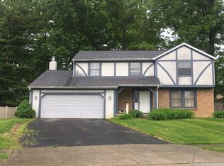 215 Lake Dr SW, Pataskala, OH 43062