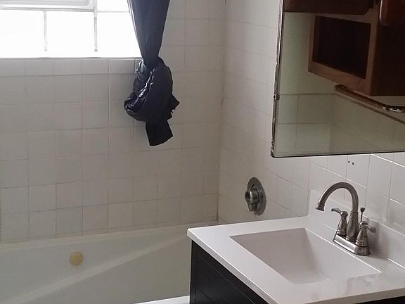 3rd image of 2716 Ridgeland Ave #108
