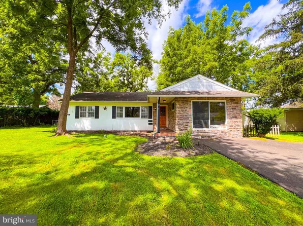 55 Fairway Dr, Yardley, PA 19067