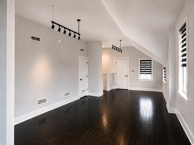 324 W 8th St #3 — Photo 7