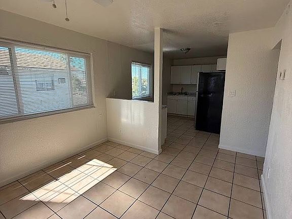 3rd image of 3221 W Melvin St APT 4