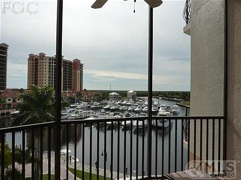 Western exposure..Watch the sun setting over the Marina!
