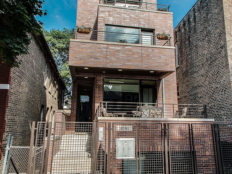 1st image of 1081 N Marshfield Ave #3