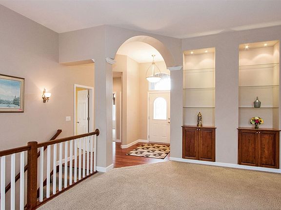 2nd image of 750 Fox Valley Dr