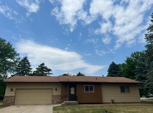 2054 Greenwood Dr NE, Owatonna, MN 55060