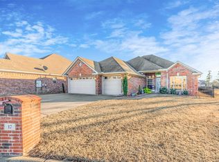 17 Amandine Ct, Maumelle, AR 72113