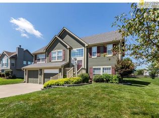 808 Cindy Ln, Raymore, MO 64083
