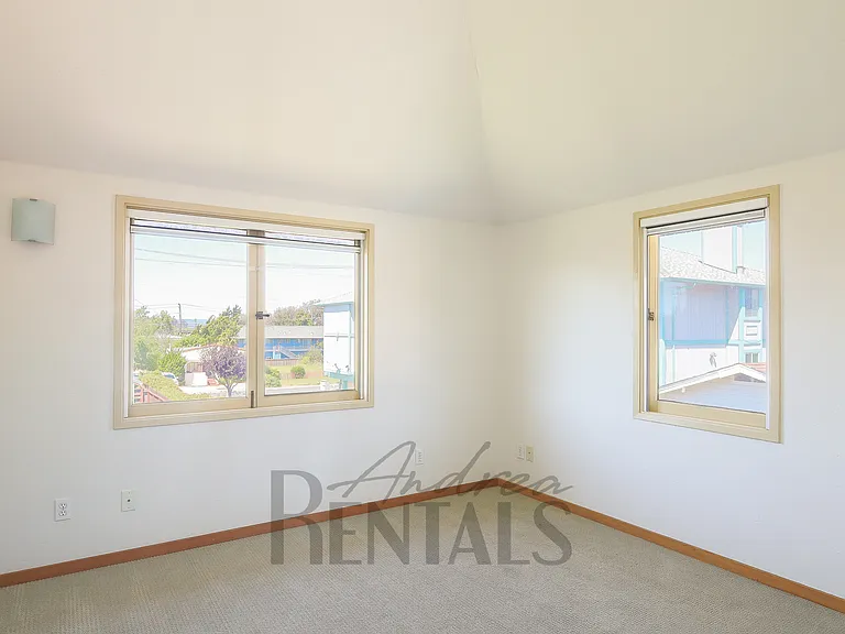 1735 Elm St — Photo 29