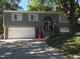 1300 E Ponderosa Dr, Sioux Falls, SD 57103