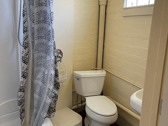 3rd image of 1217 Thompson Pl