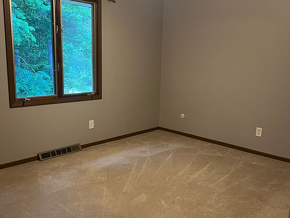 4th image of 390 Mount Pleasant St NW