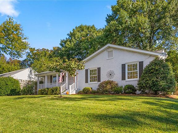 3rd image of 3002 Shady Lawn Dr