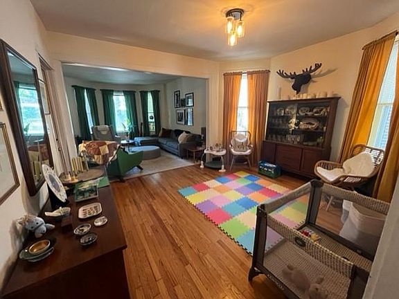 4th image of 2448 W Eastwood Ave #1