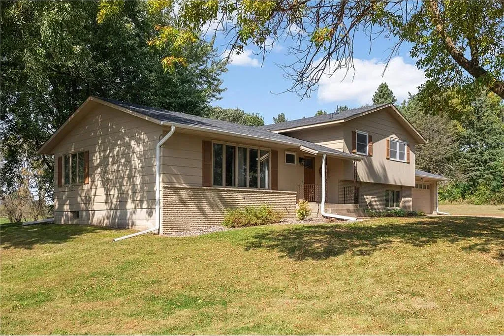 4 bed, 2879 sqft, $3,200 — Photo 4