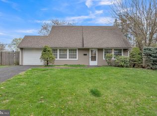 48 Lower Orchard Dr, Levittown, PA 19056