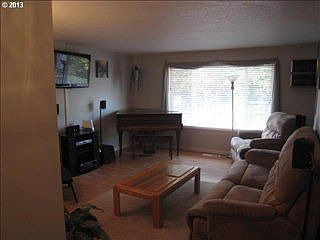3rd image of 1682 NE Kennedy Ln