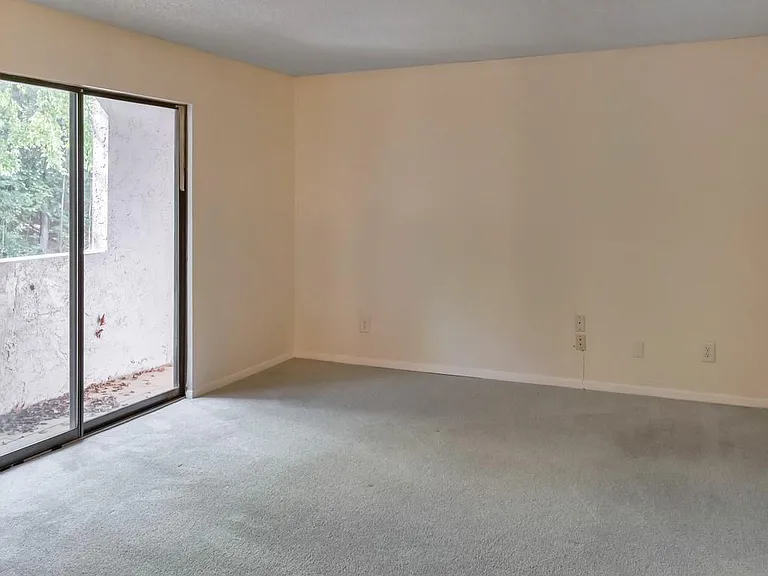 245 Seasons Pkwy — Photo 12