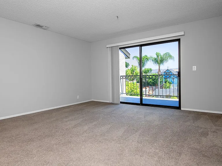 404 E Birch St — Photo 35