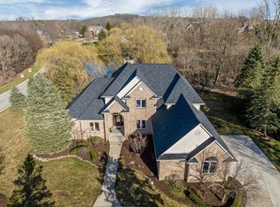 3417 S Century Oak Cir, Oakland, MI 48363