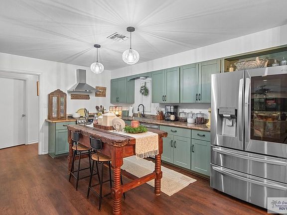 3rd image of 5209 Guava Dr