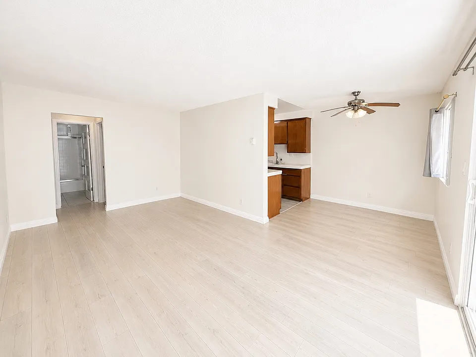 1228 S Saltair Ave #4