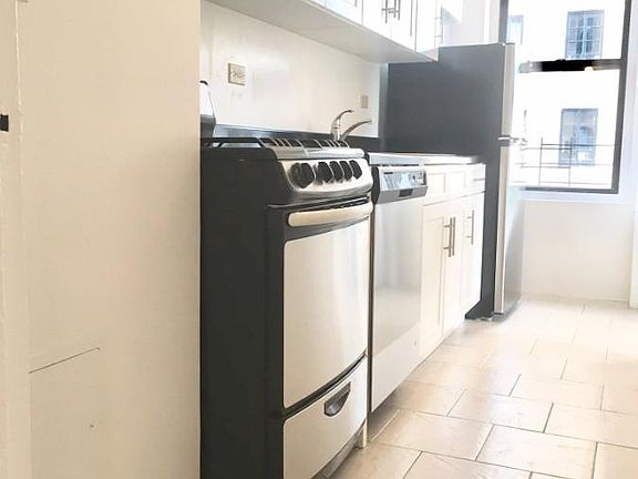 3rd image of 200 W 16th St APT 7E