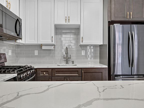 4th image of 1015 Grand St APT 4D